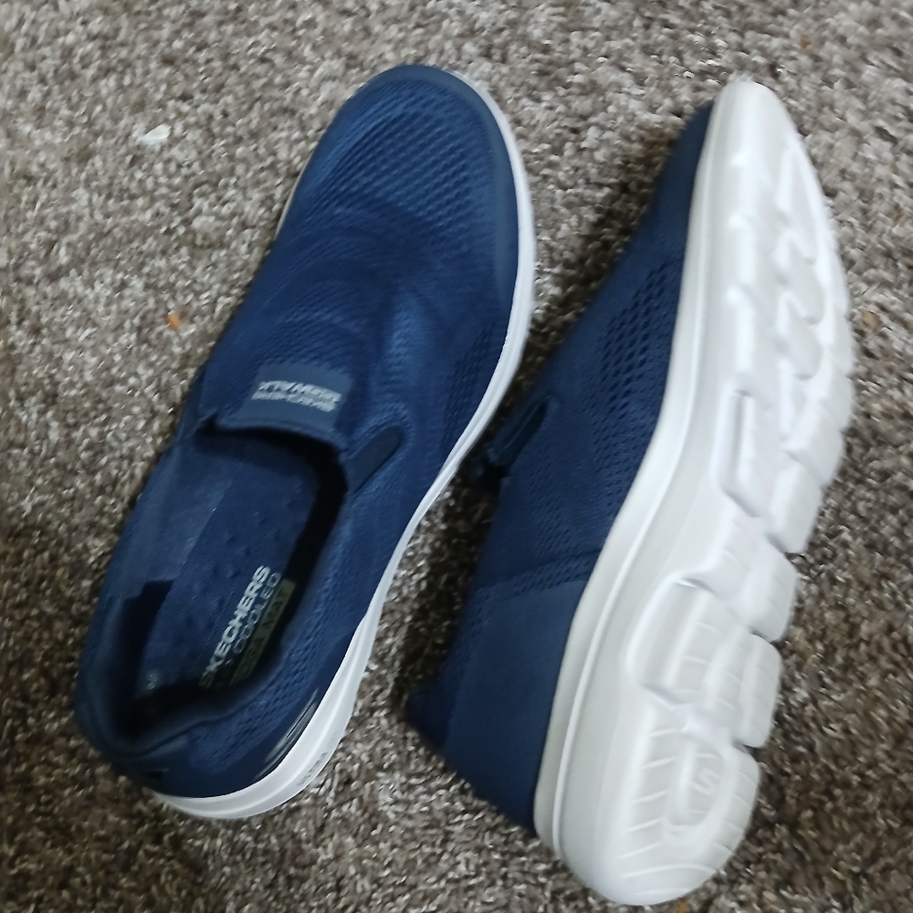 Skechers - Picture 2 of 4